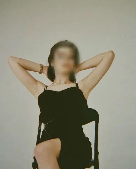 Andrea, 27
