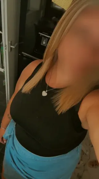 Annika, 28