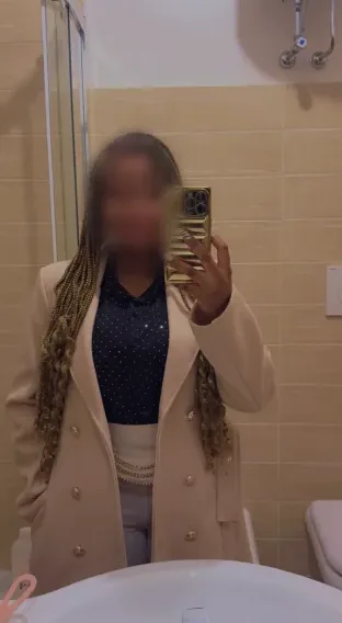 Carla, 27