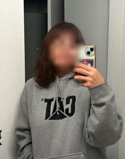 Claudia, 24