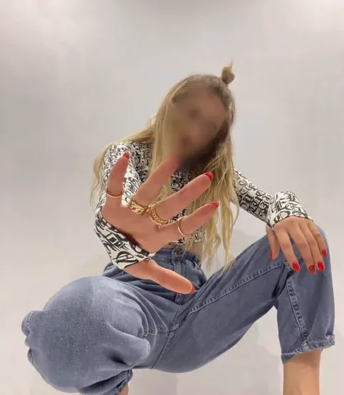 Daniela, 35