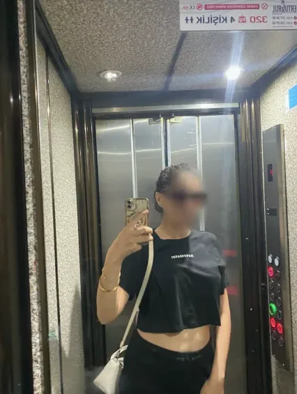 Denise, 33