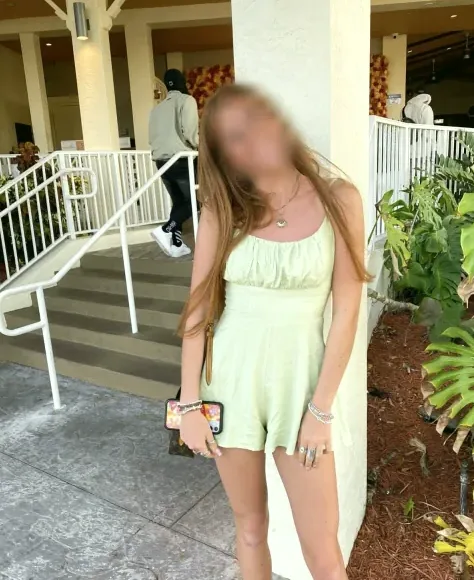 Emily, 19