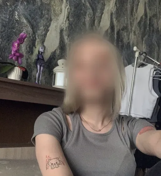 Lara, 19