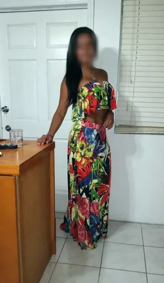Manuela, 36