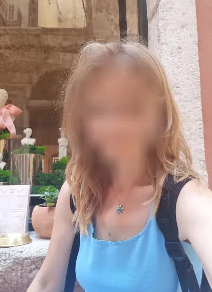 Manuela, 39