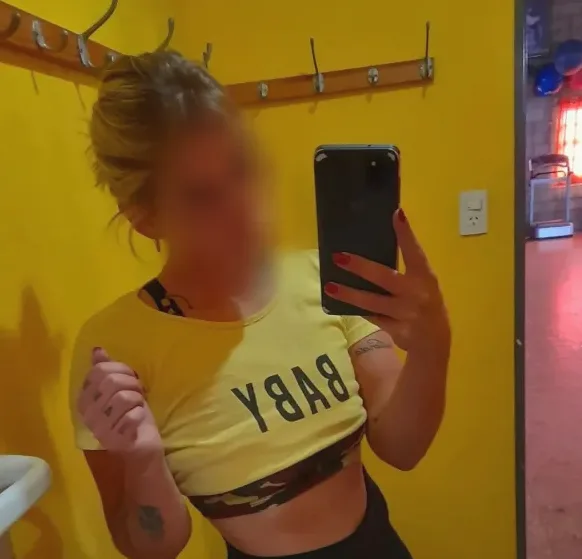 Melina, 28