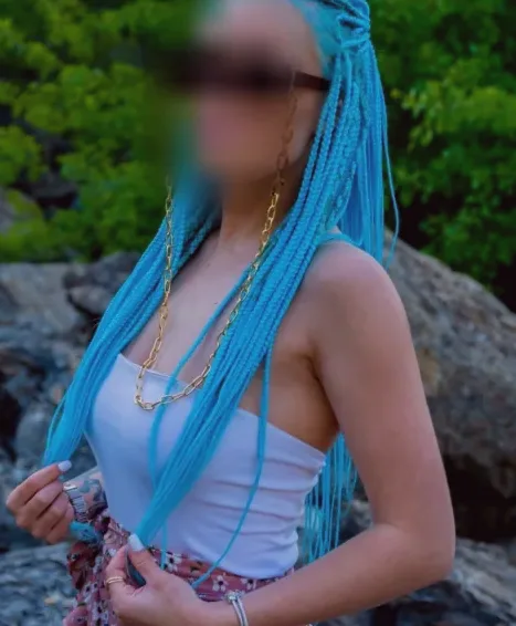 Pia, 33